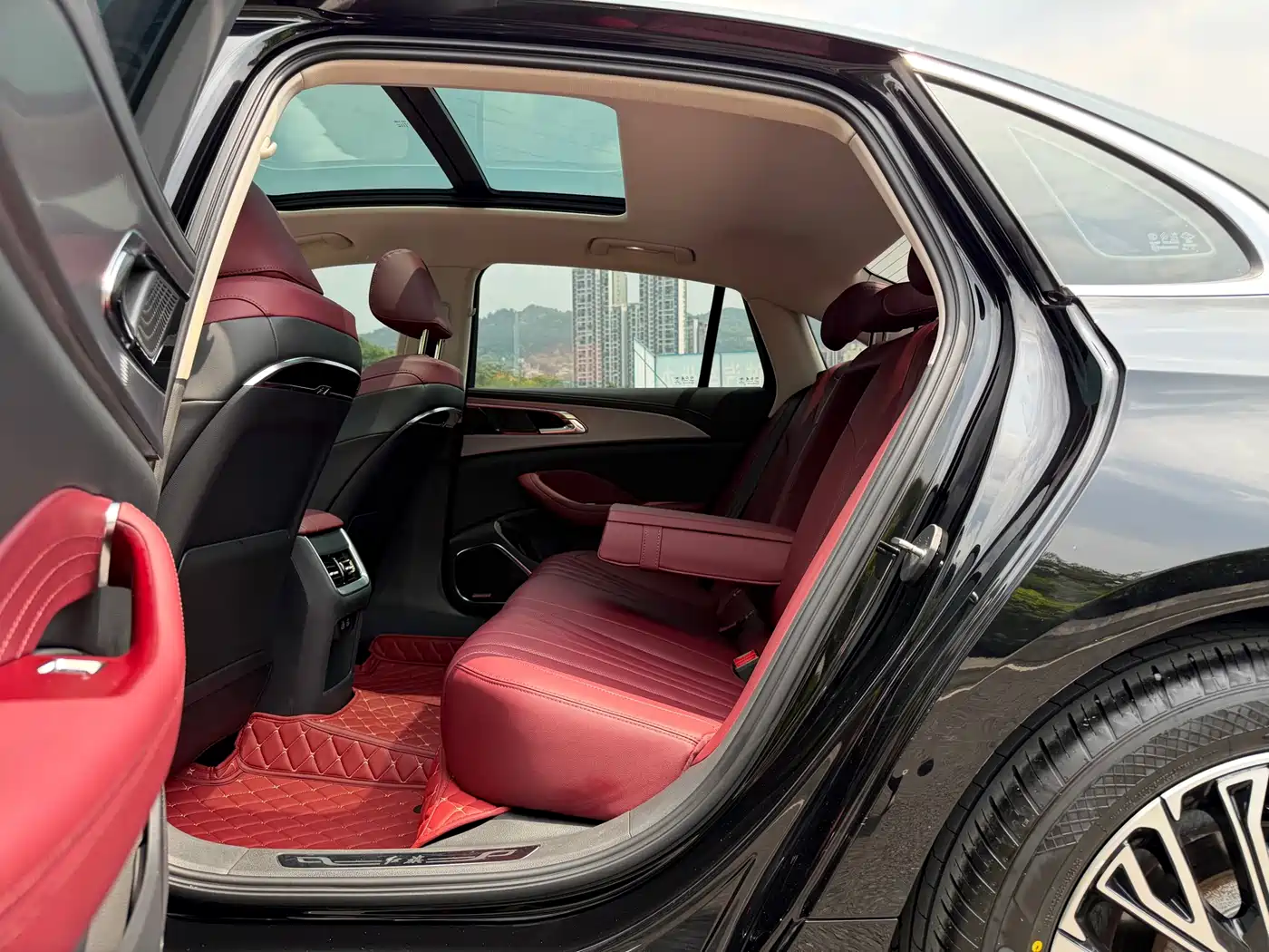 Hongqi H5 2024 2.0T Automatic Smart Connect Flag Smooth Edition фото 14