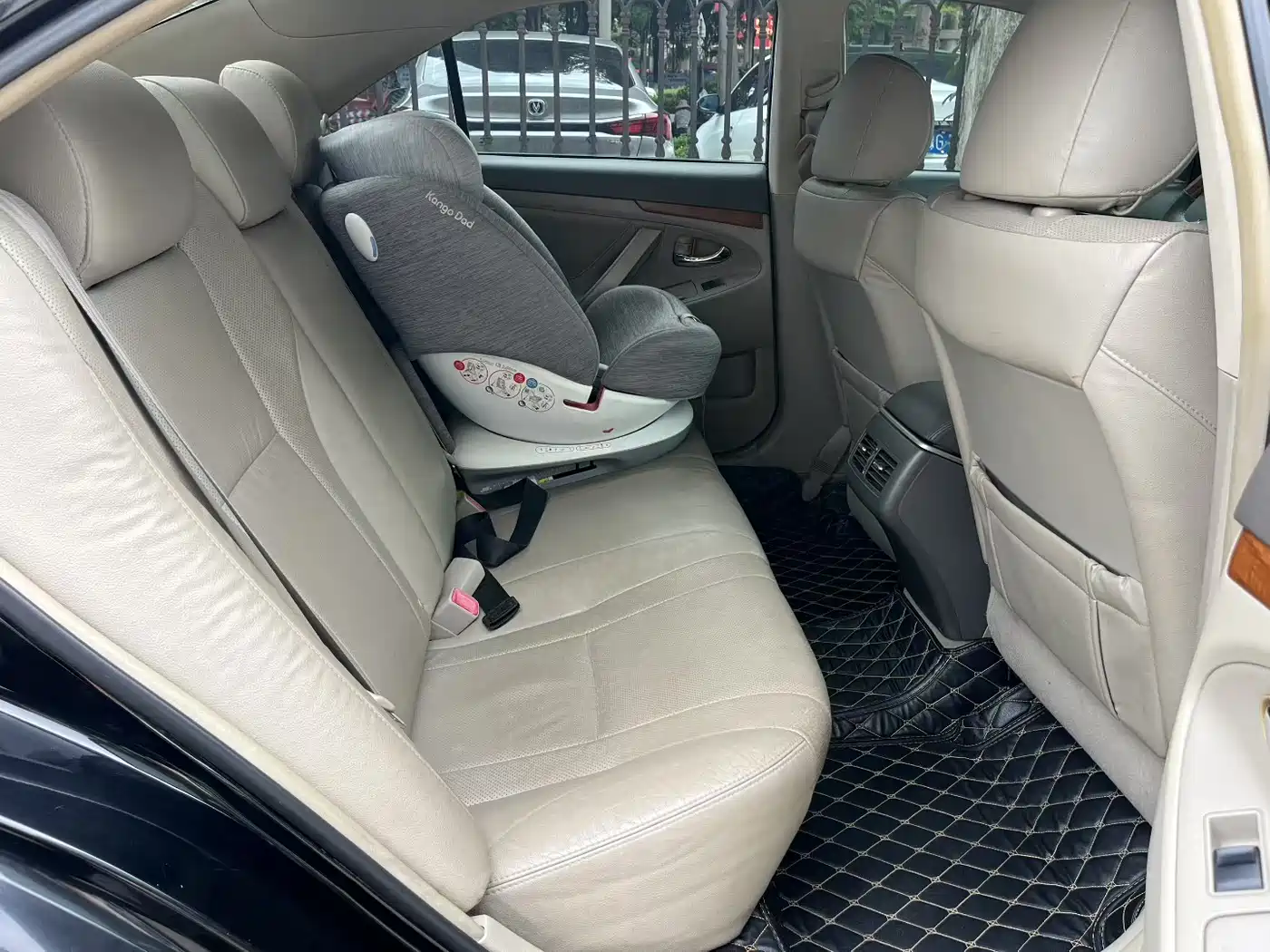 Toyota Camry 2011 240G Luxury Anniversary Edition фото 6
