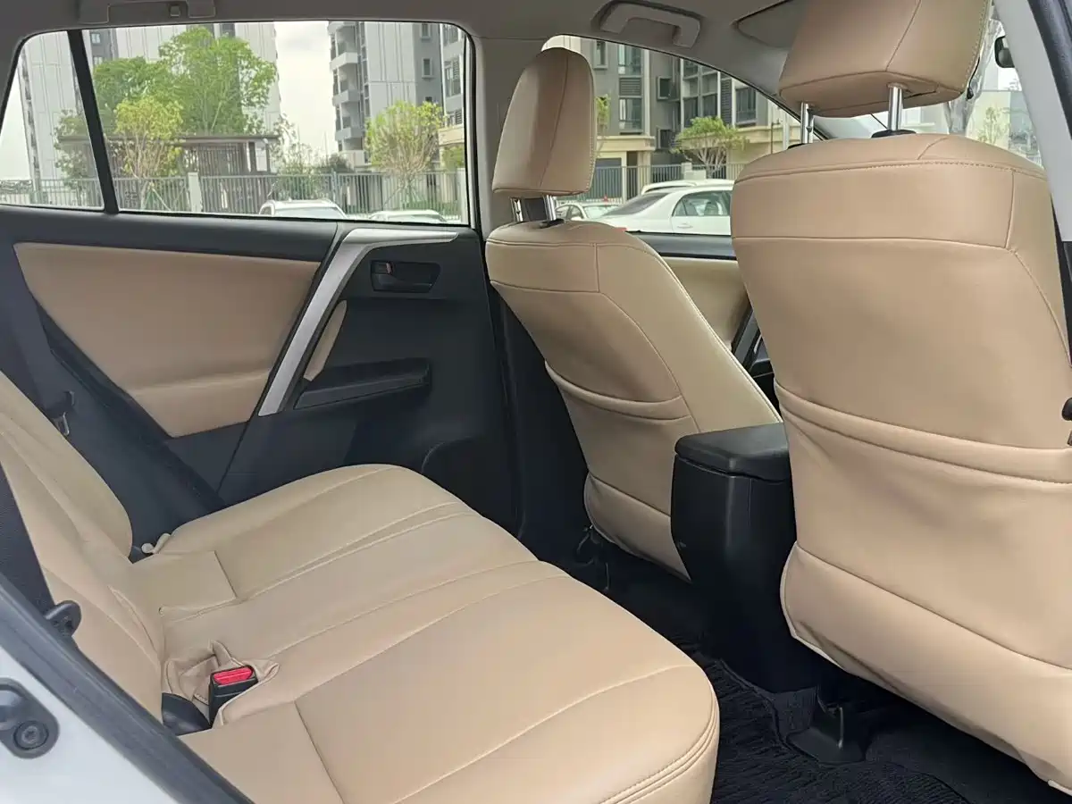 Toyota RAV4 Rongfang 2016 2.0L CVT 2WD Urban (China V) фото 4