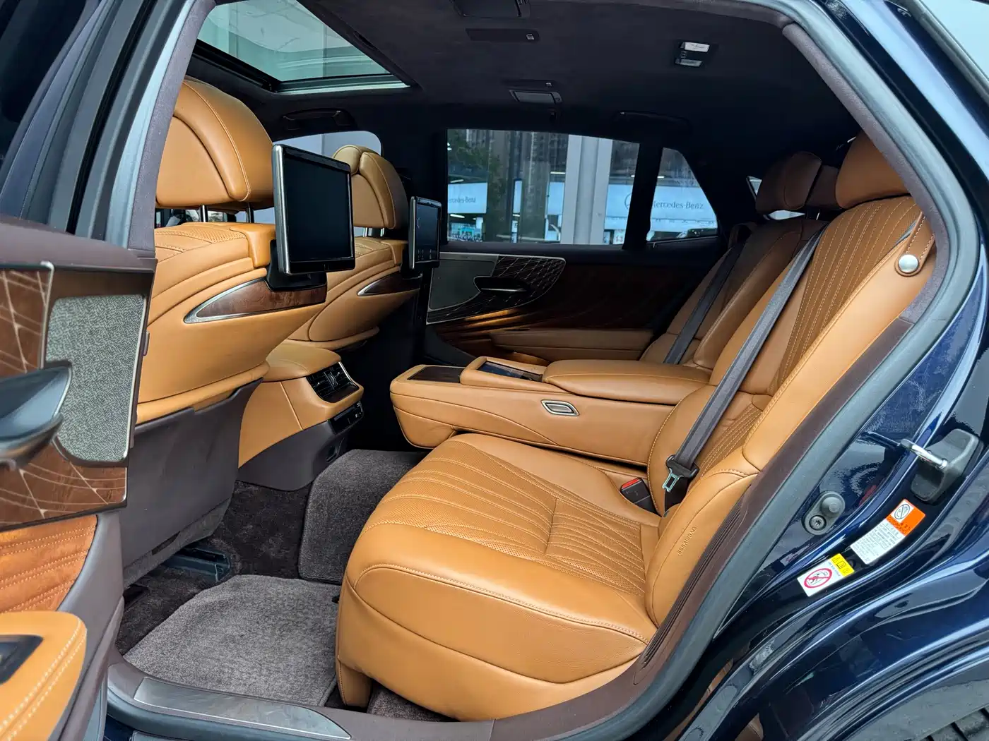 Lexus LS 2018 500h Executive Edition China VI фото 8