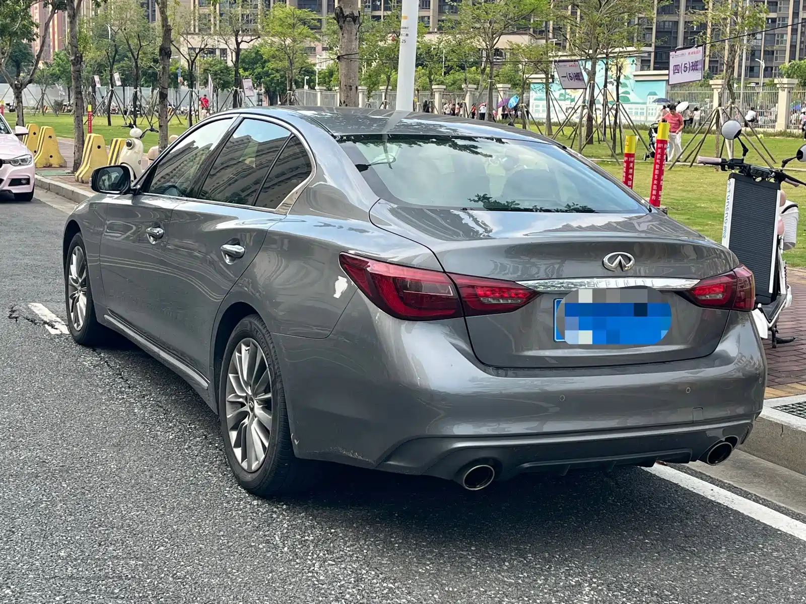 Photo 5 - Infiniti Q50L