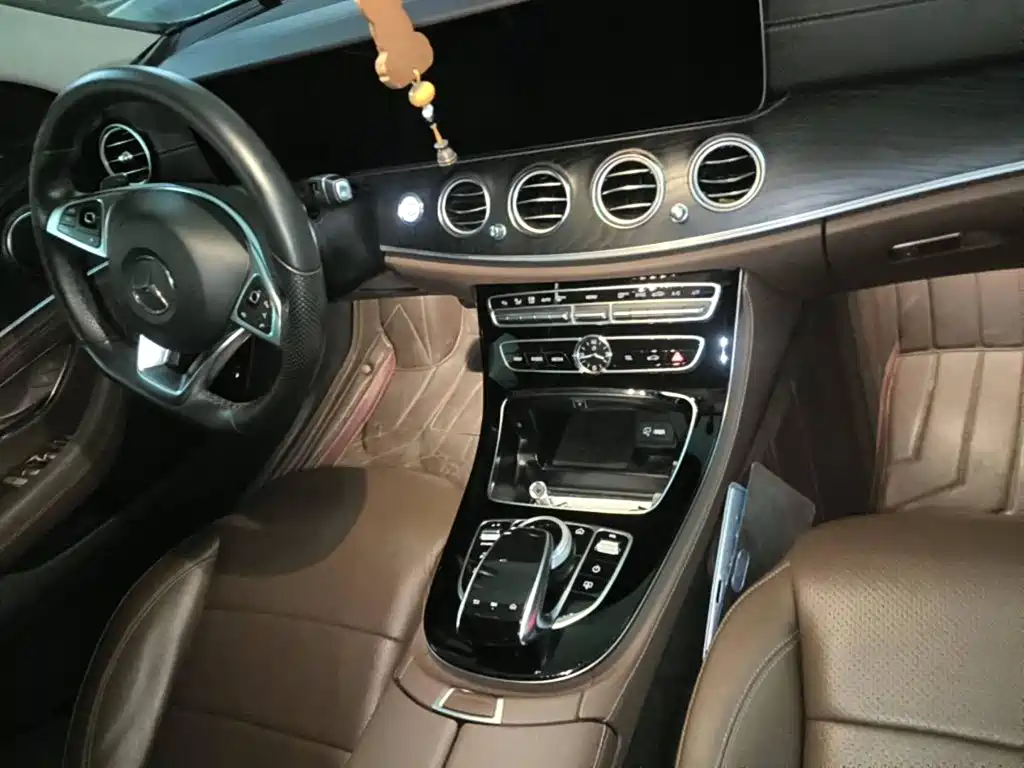 صورة 12 - Mercedes-Benz E-Class