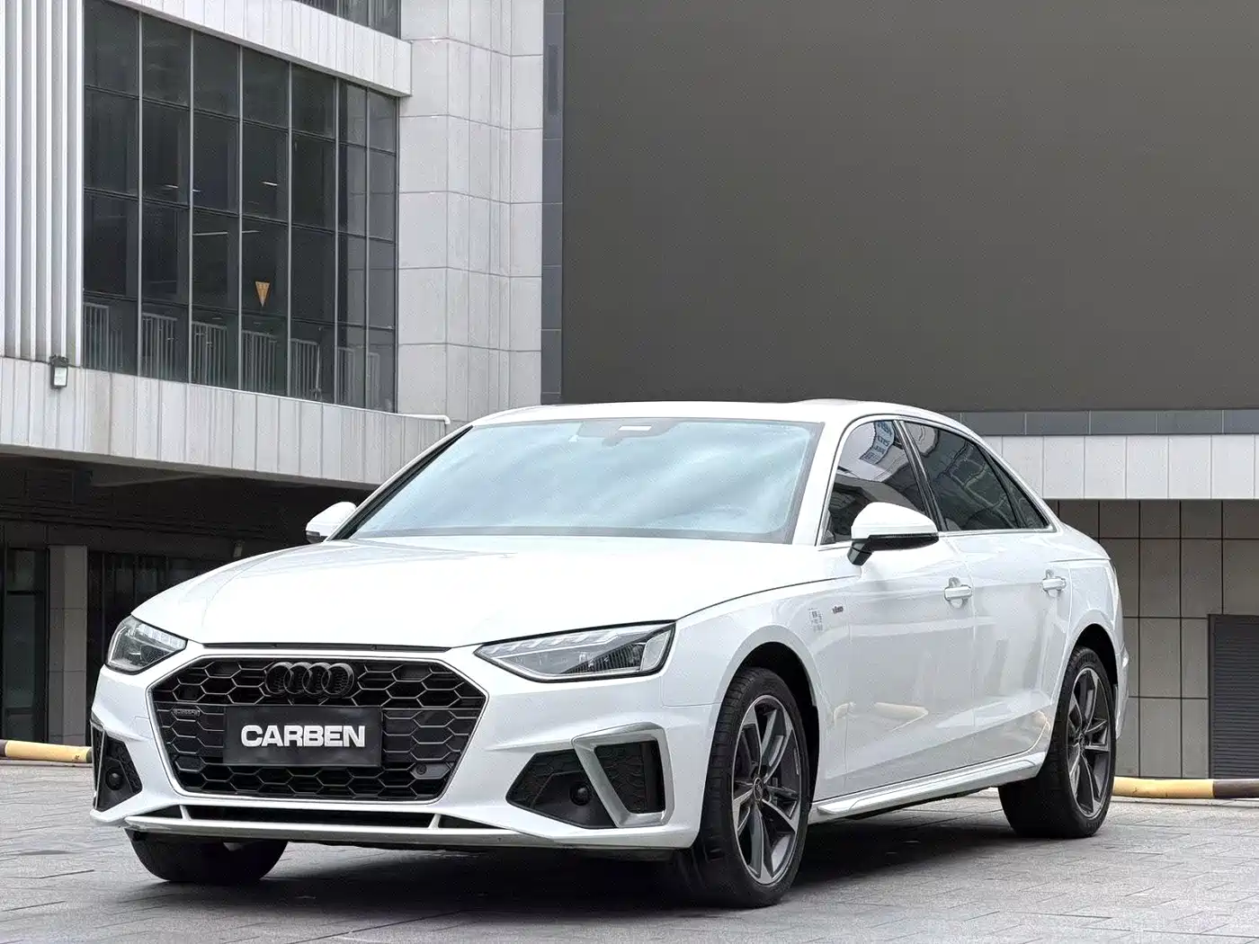 Фото 1 - Audi A4L