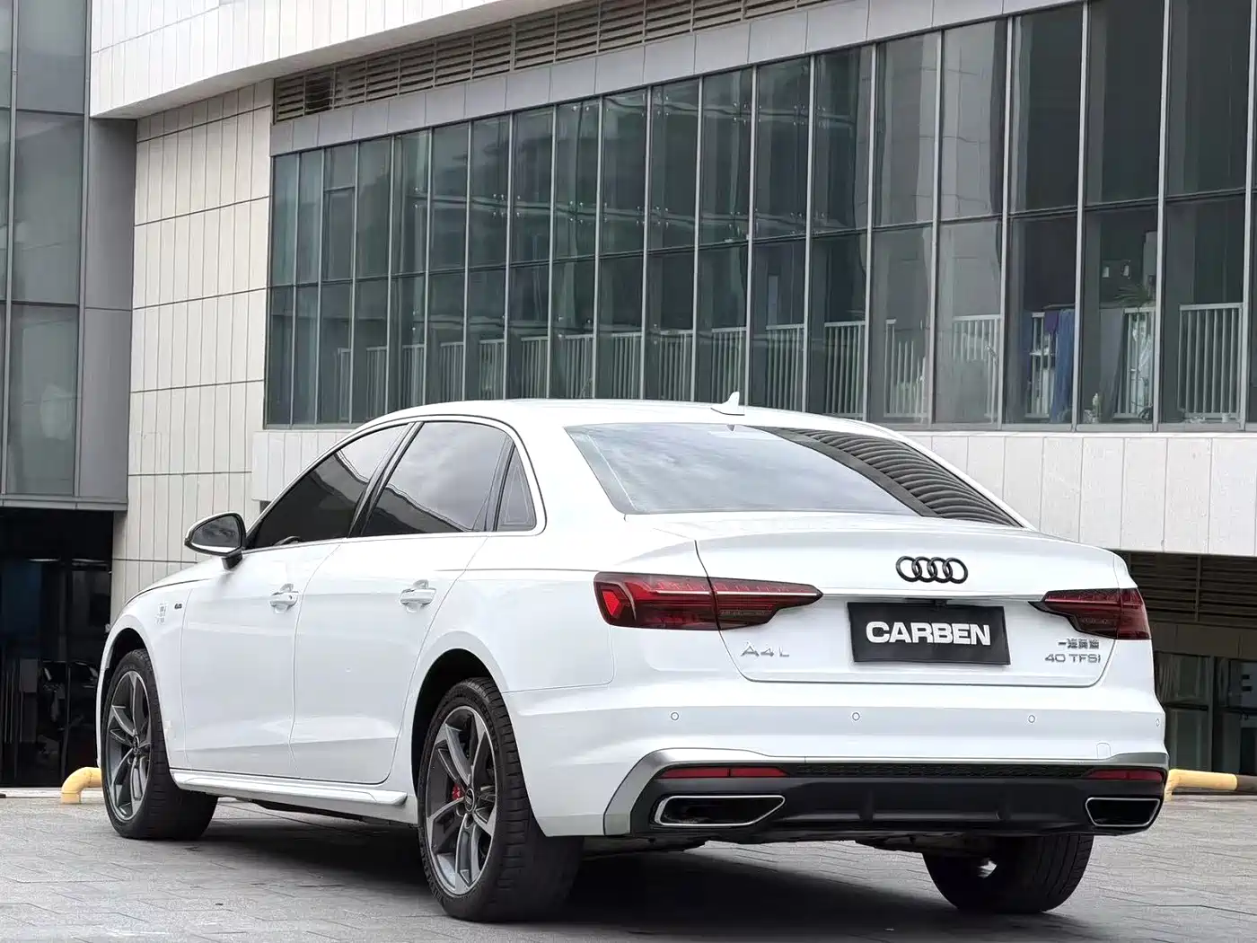 Фото 13 - Audi A4L