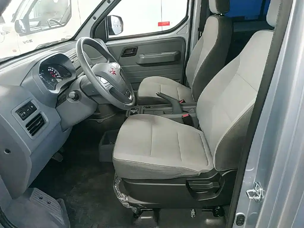 Wuling Motors Wuling Yangguang 2026 2024 300KM Comfort Bus Version 75kW