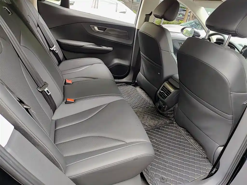 Hongqi E-QM5 2021 Ride-hailing Charging T3 Edition 5-seater фото 11