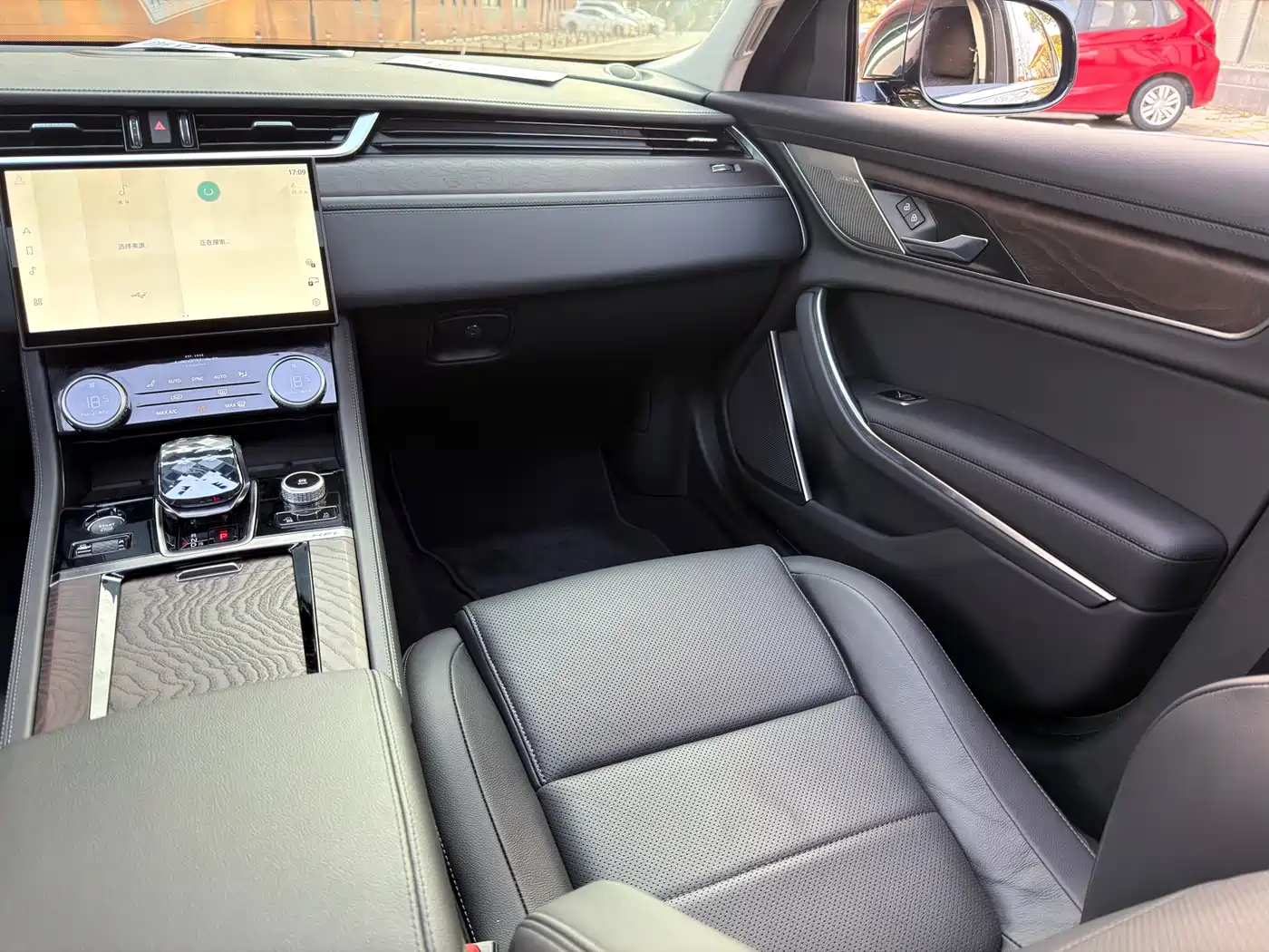 Jaguar XFL 2024 2.0T P250 2WD Premium Luxury фото 11