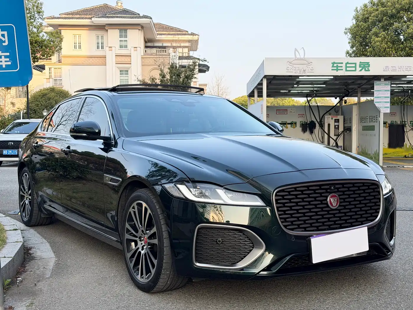 Jaguar XFL 2024 2.0T P250 2WD Premium Luxury фото 4