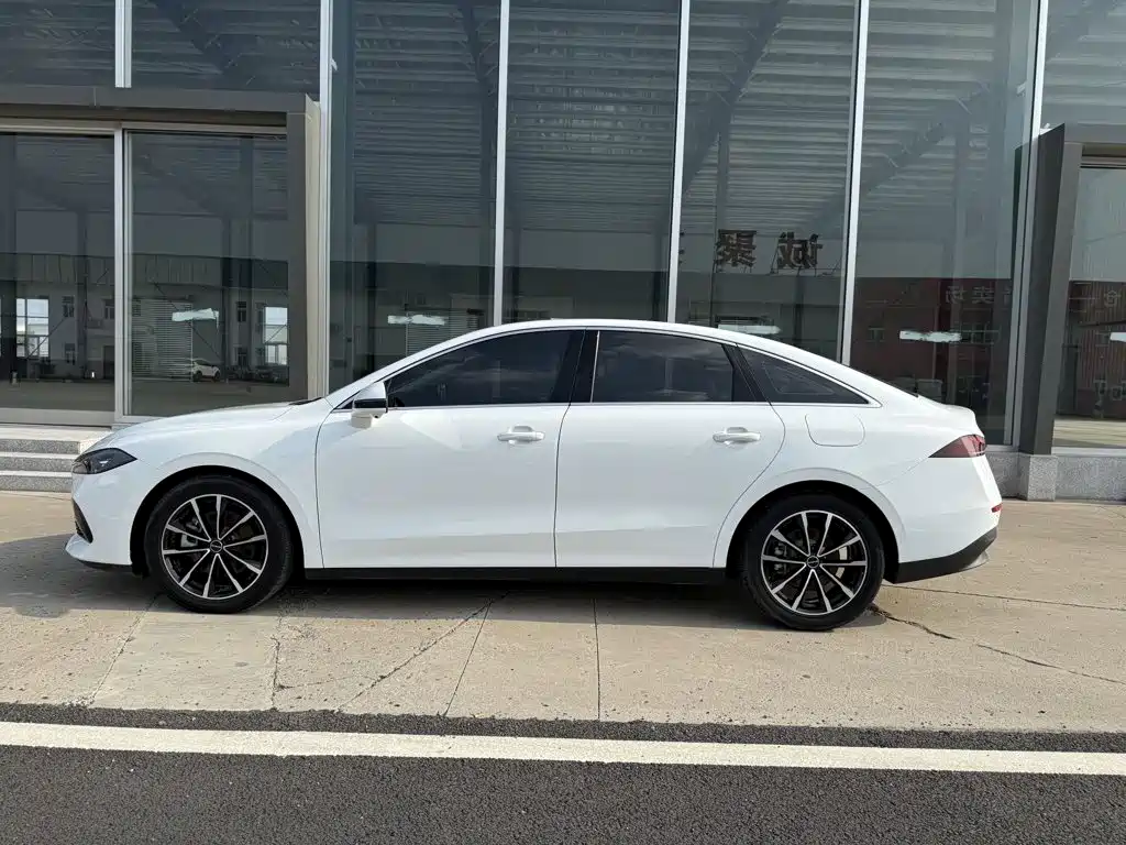 Roewe D7 2025 2025 DMH 125km World Champion Excellence Edition
