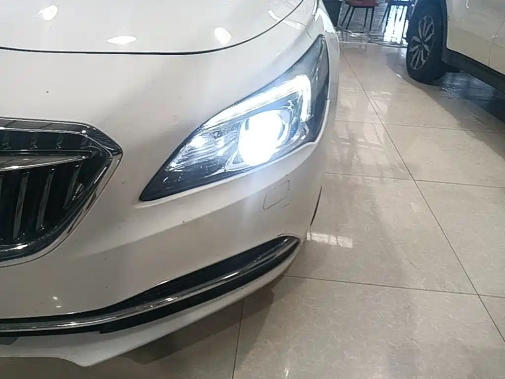 Фото 24 - Buick LaCrosse