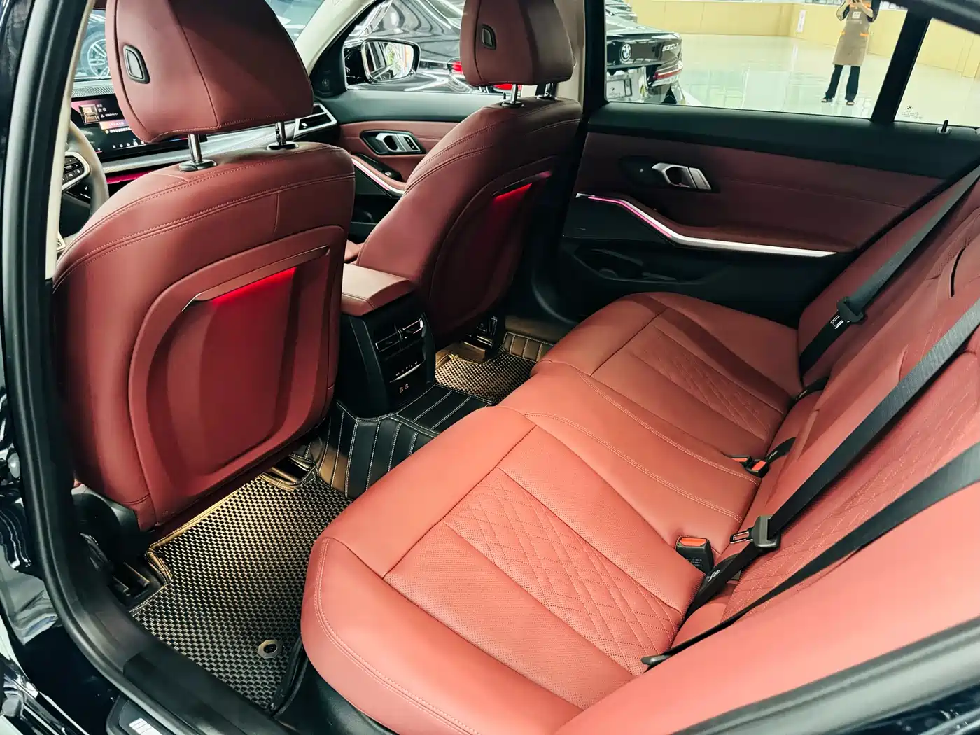 BMW 3 Series 2025 330Li M Sport Night Edition фото 4