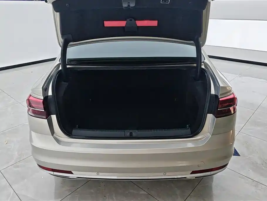 Volkswagen Phideon 2018 Facelift 380TSI FWD Business фото 4