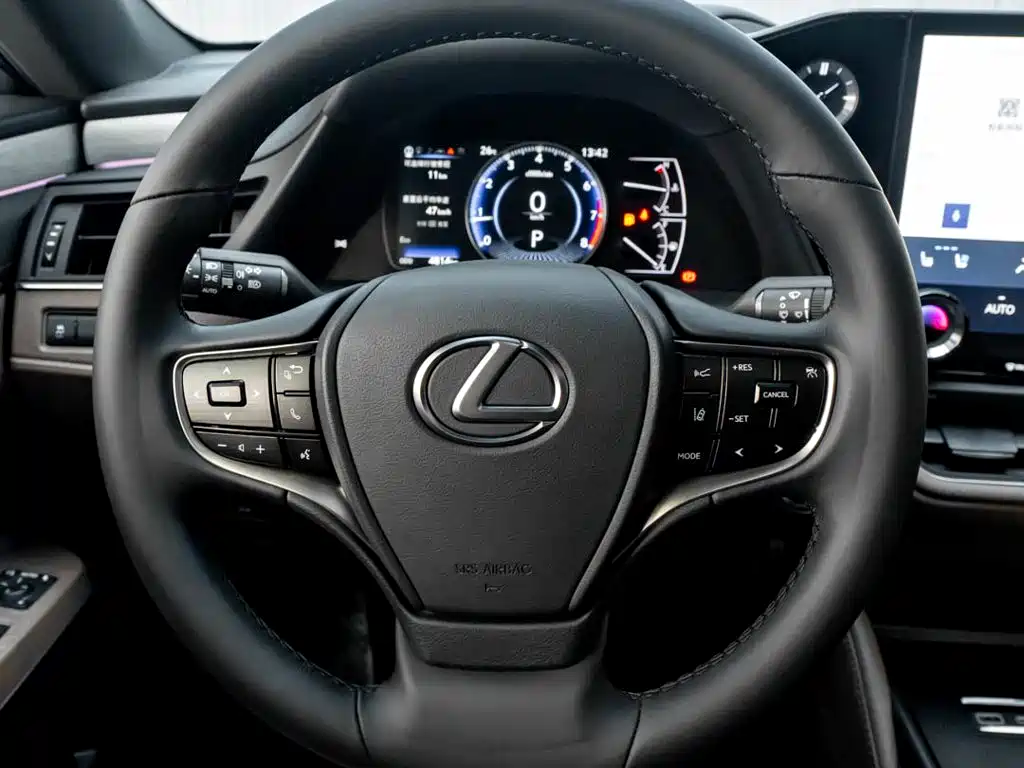 Фото 19 - Lexus ES