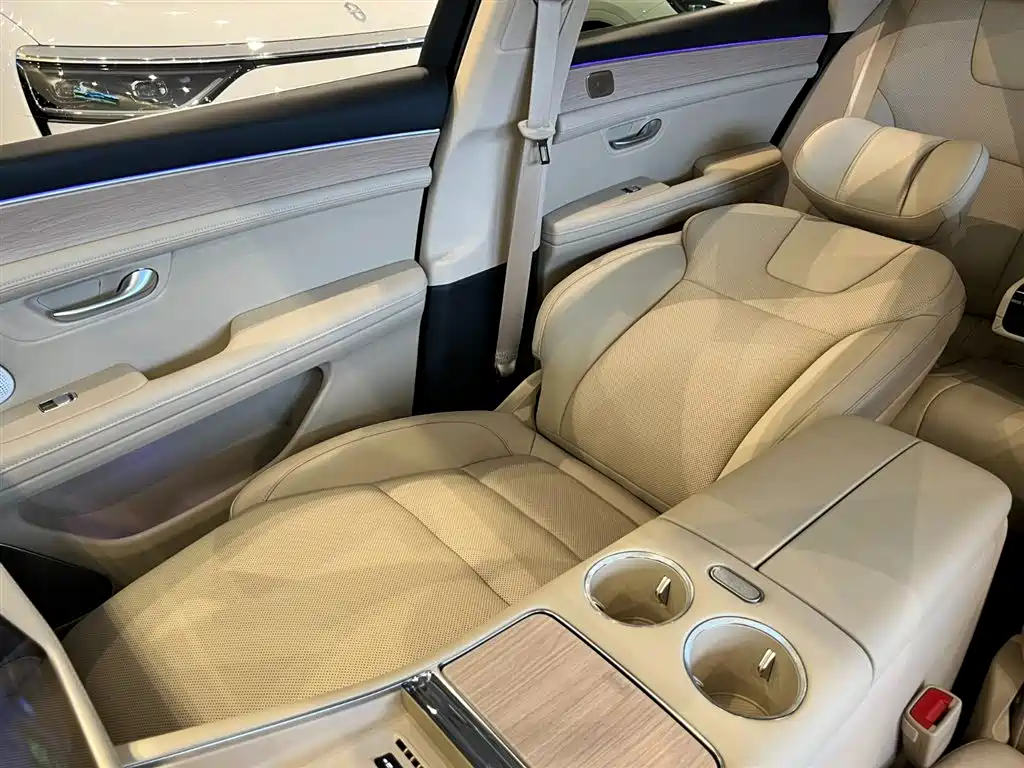 AITO Wenjie AITO M5 2025 Extended Range Ultra AWD фото 27