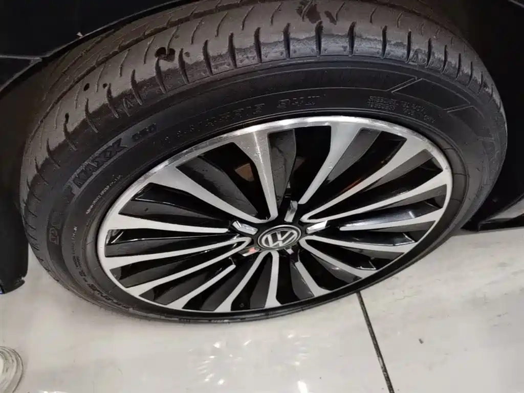 Volkswagen Passat 2016 330TSI DSG Executive Edition фото 23