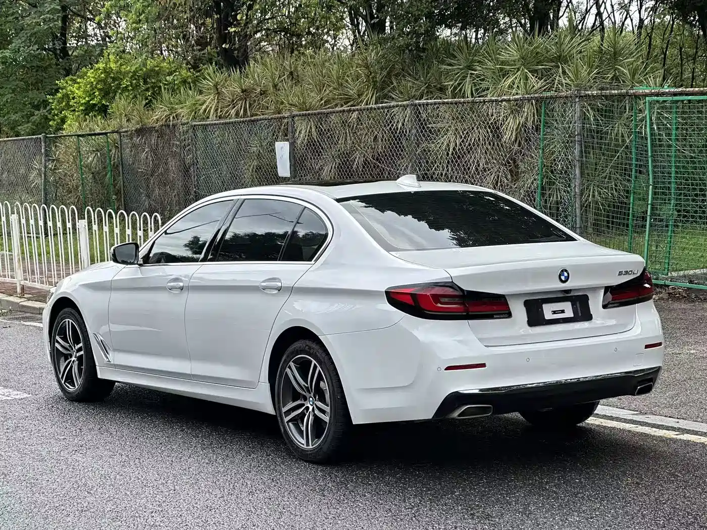 BMW 5 Series 2023 530Li Leading Luxury Package фото 3