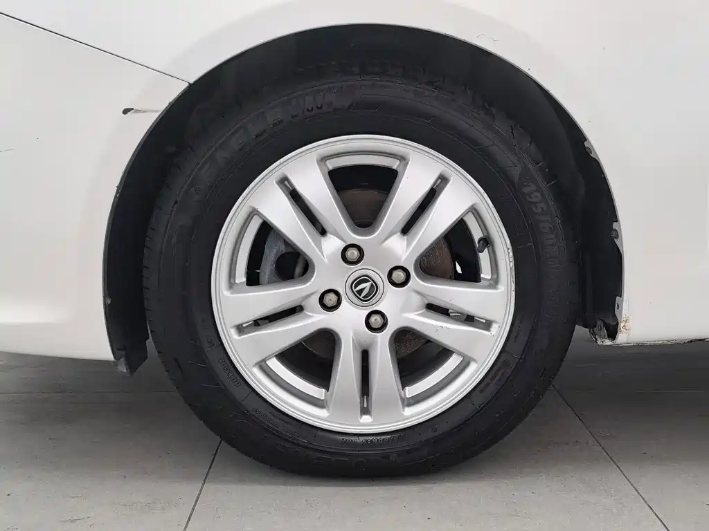 Changan Yuexiang V5 2014 2012 1.5L Manual Dream Edition