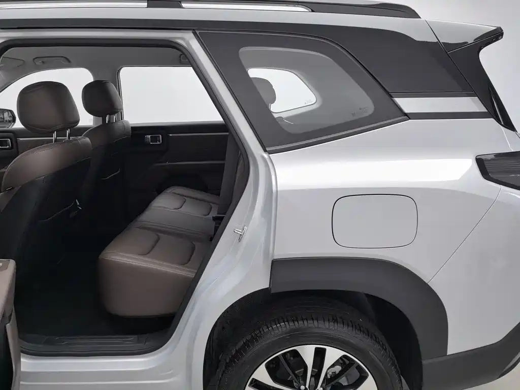 Wuling Motors Starlight 560 NEV 2025 2025 Model Plug-in Hybrid Version 5-seater