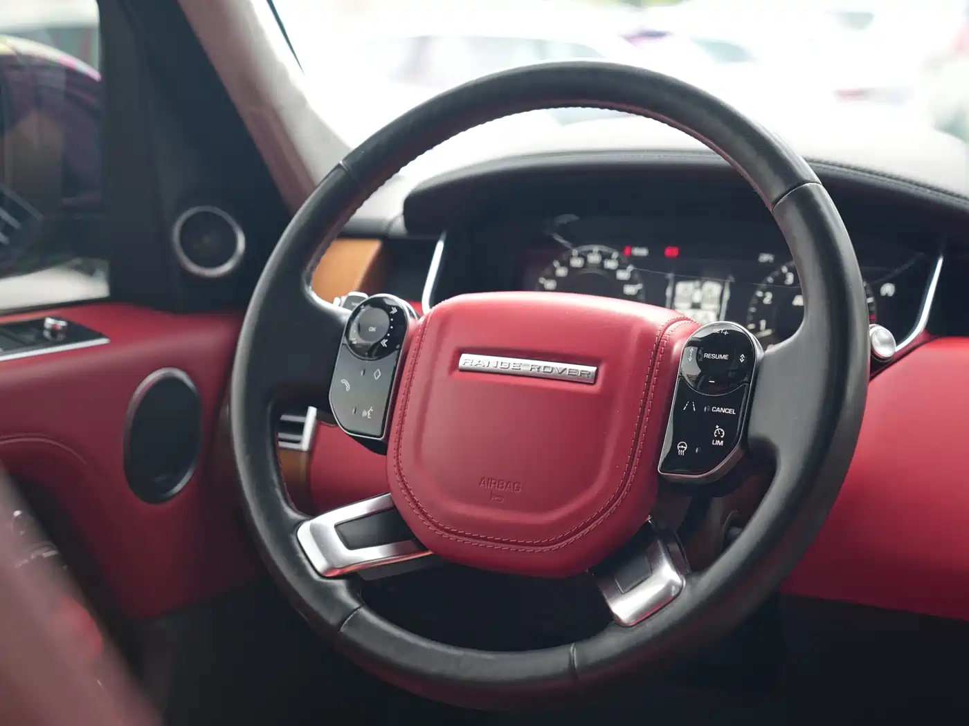 Land Rover Range Rover 2018 3.0 SC V6 AB Revered Genesis Extended Edition фото 9