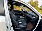 Фото 13 - Toyota RAV4