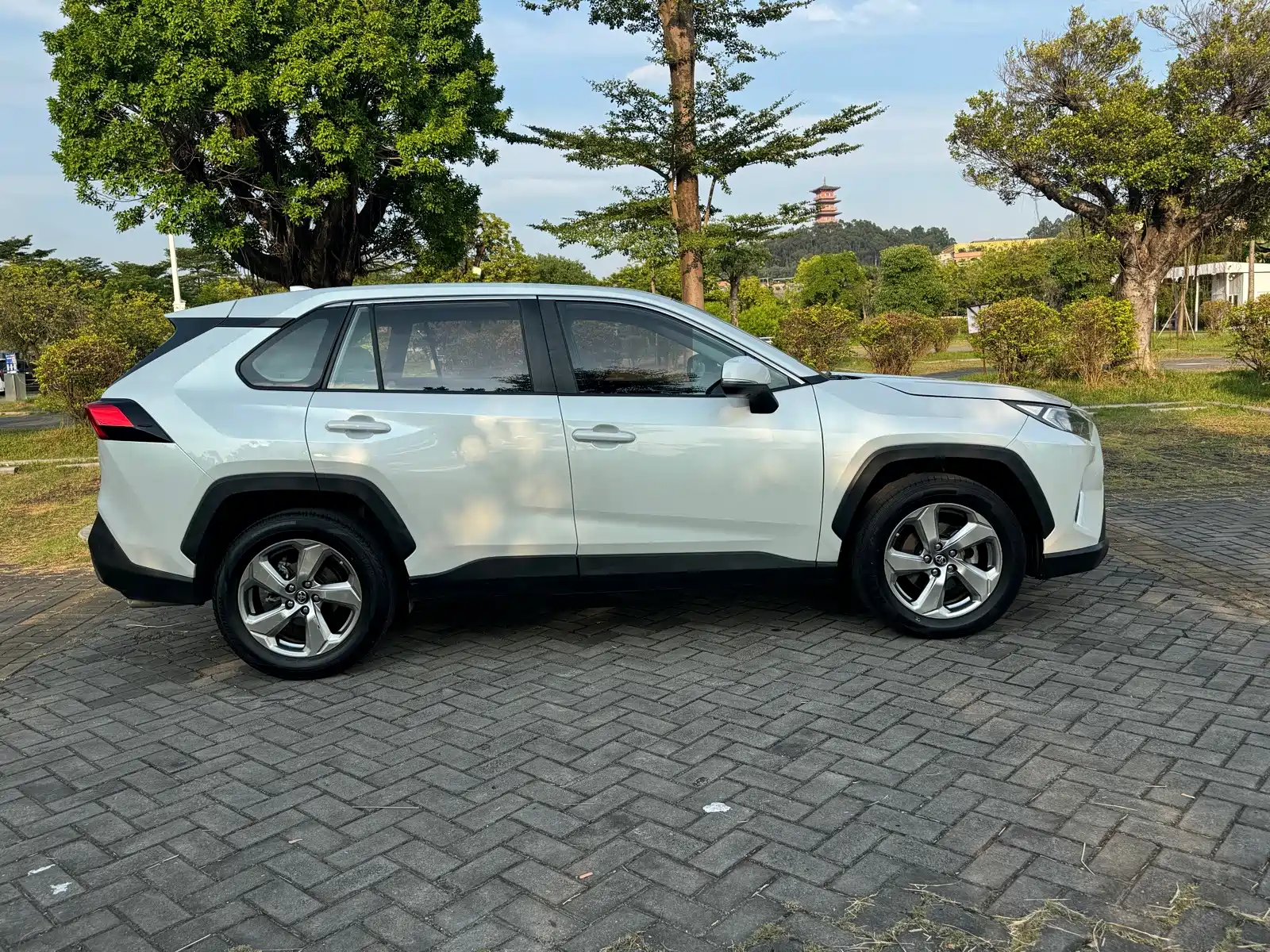 Фото 7 - Toyota RAV4