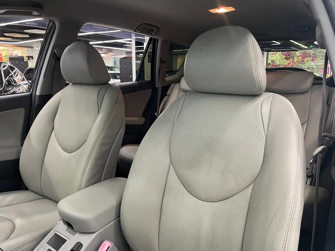 Toyota RAV4 Rongfang 2009 2.0L Automatic Classic Edition фото 19