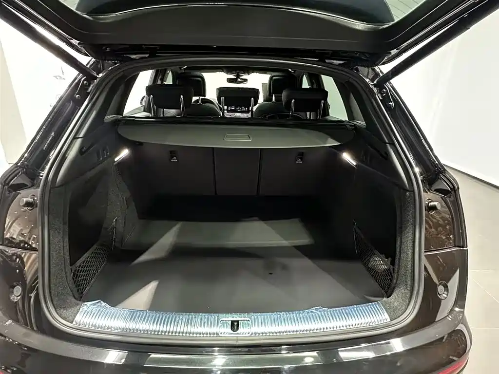 Audi Q5L 2024 Model 40 TFSI Luxury Dynamic фото 8
