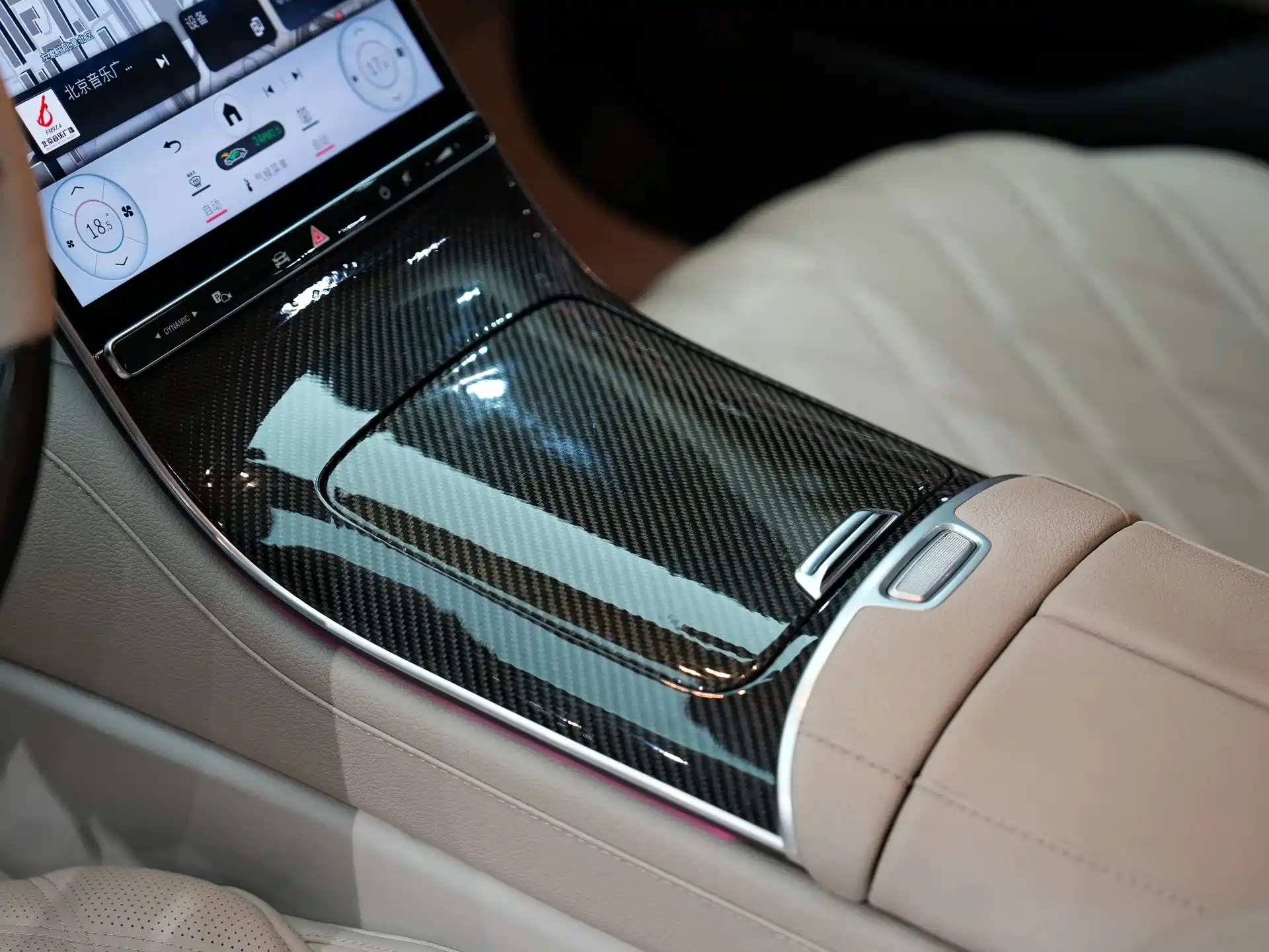 Фото 25 - Mercedes-Benz S-Class