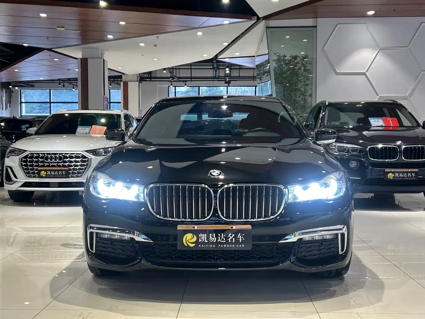 BMW 7 Series 2018 730Li Leading Type M Sport Package фото 3