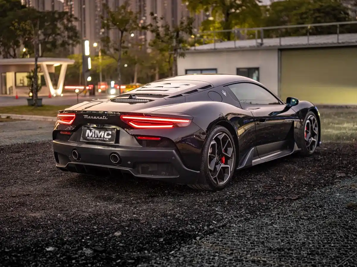 Photo 30 - Maserati MC20