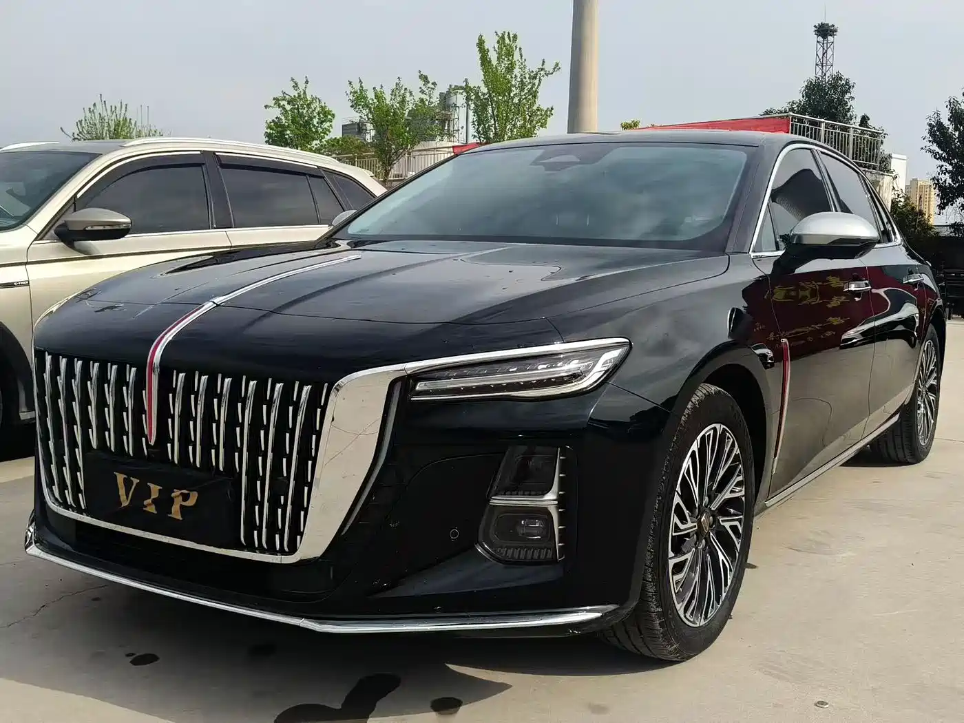 Hongqi H5 2024 2.0T Automatic Smart Connect Flag Smooth Edition