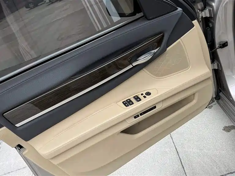 BMW 7 Series 2013 Model 740Li Leading фото 11