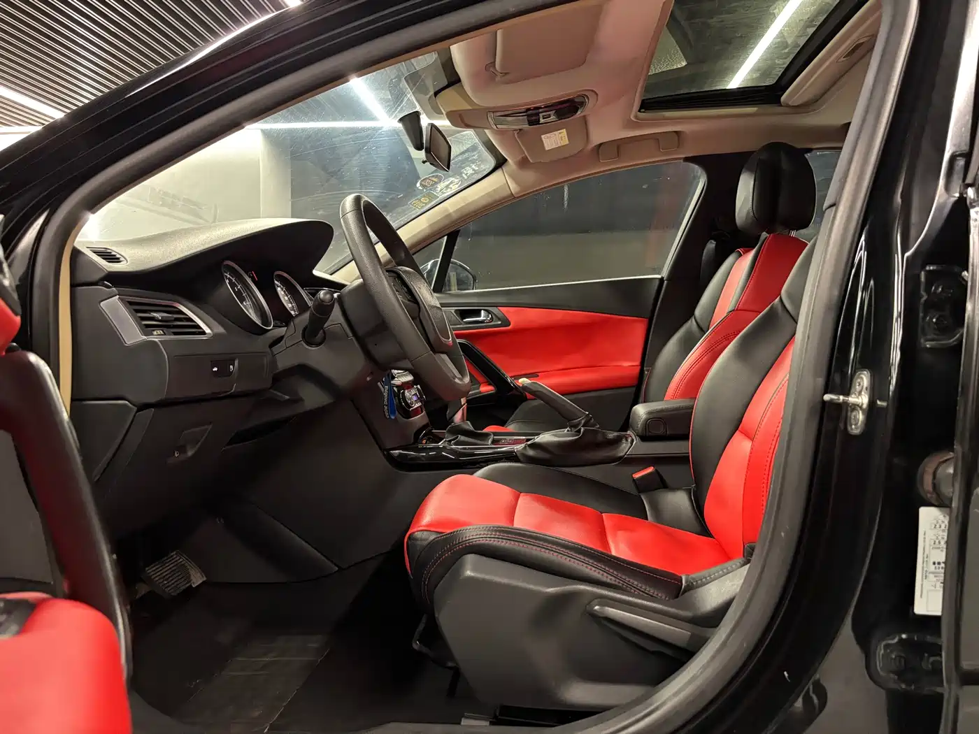 Peugeot 508 2015 2.0L Automatic Zhiyi Edition фото 15