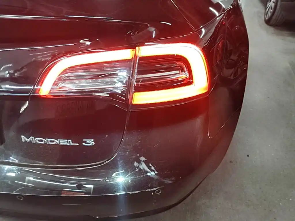 Фото 24 - Tesla Model 3