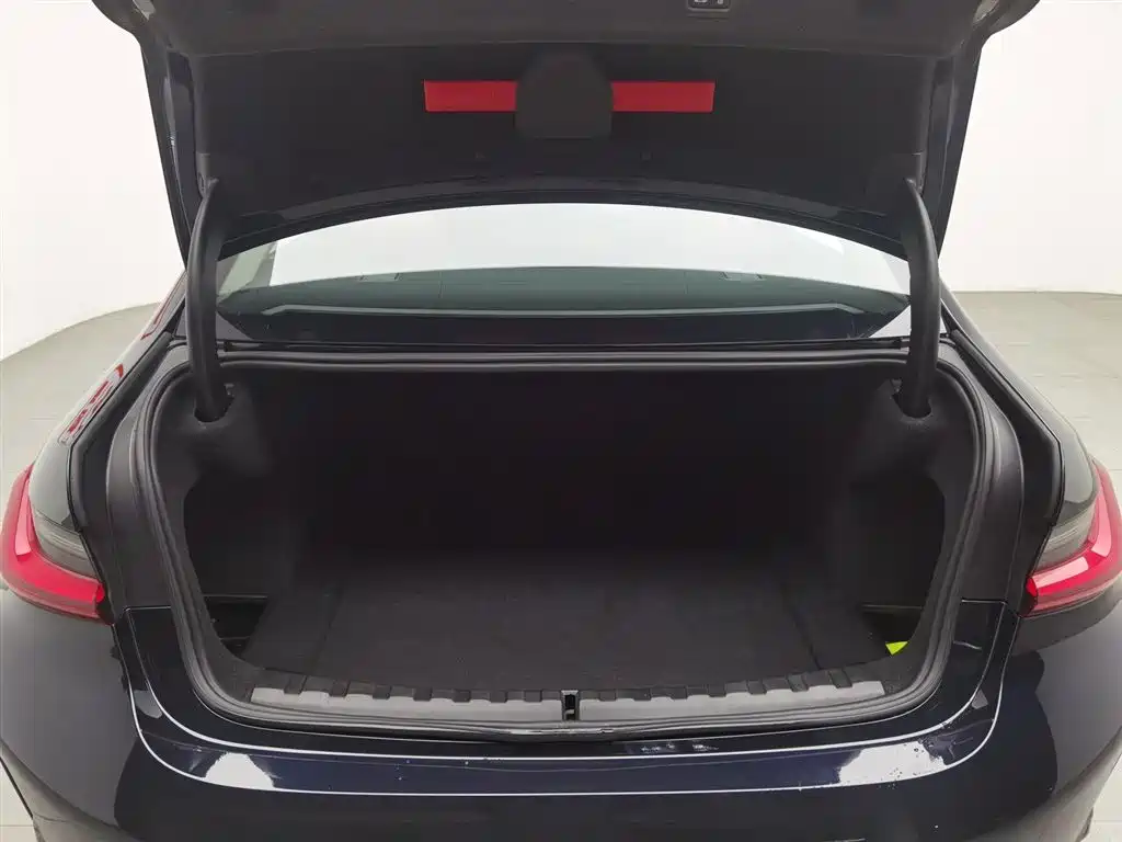 BMW 3 Series 2025 325Li M Sport Package фото 16