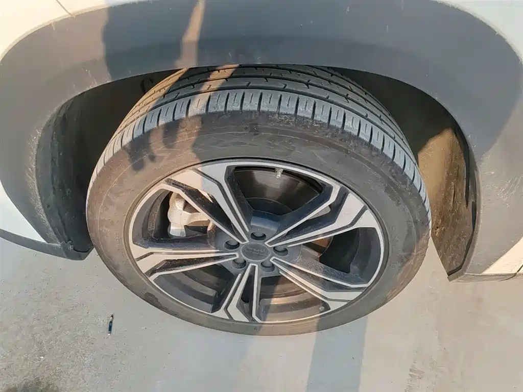 Geely Galaxy Galaxy L7 2025 EM-i 115km Explorer+ Edition фото 23