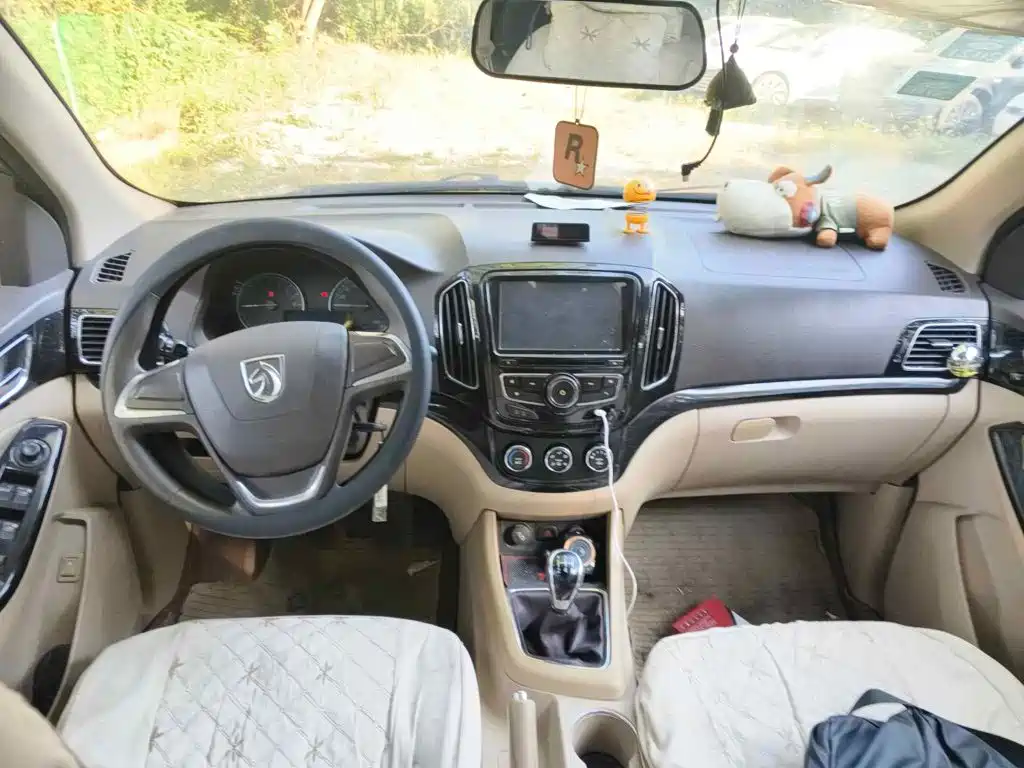 Baojun 730 2015 2014 1.5L Manual Comfort 7-seater