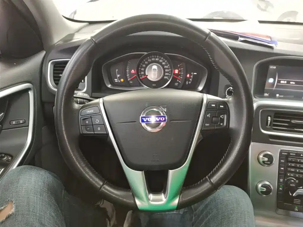 Фото 11 - Volvo S60