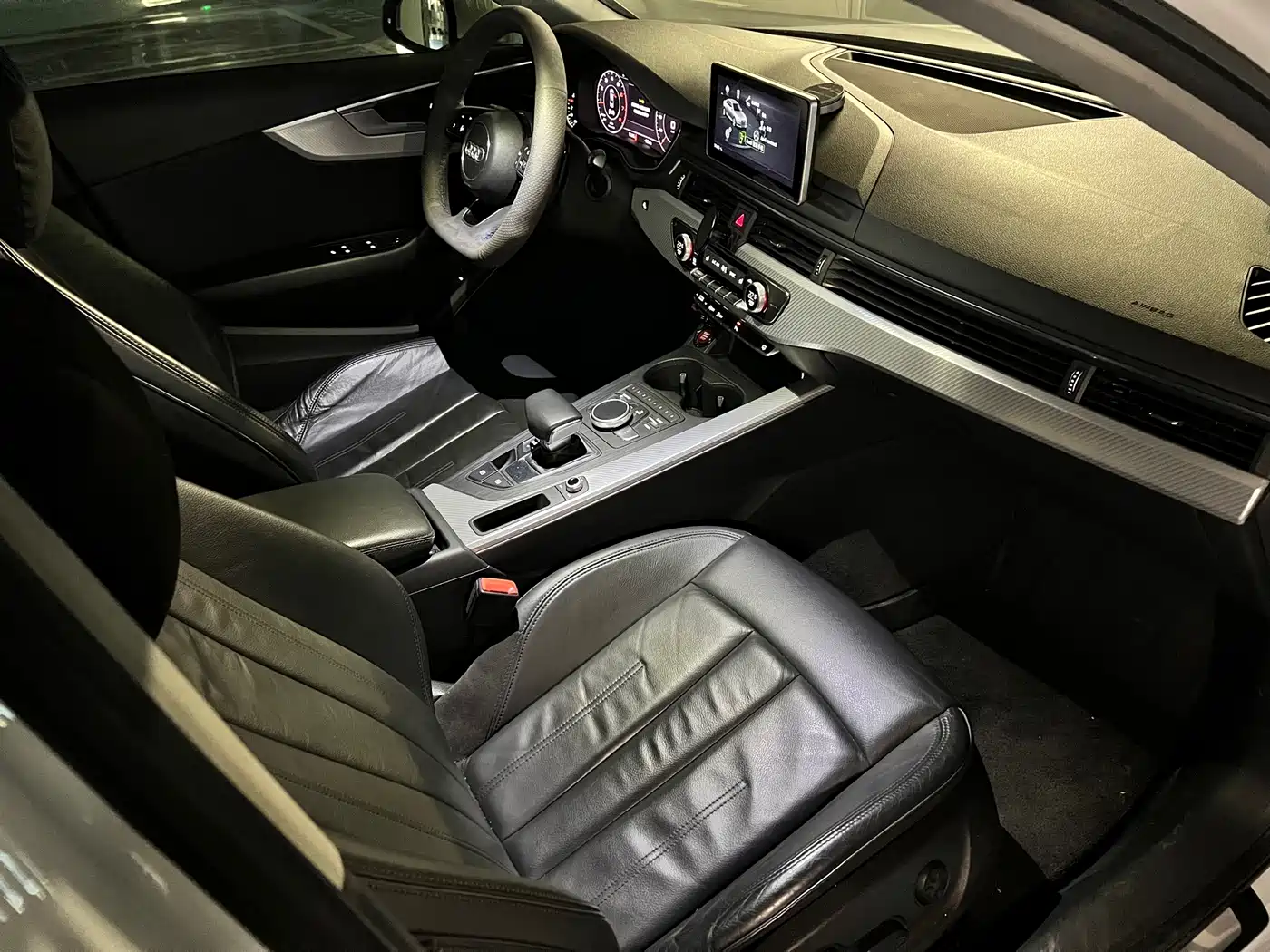 Фото 12 - Audi A4L