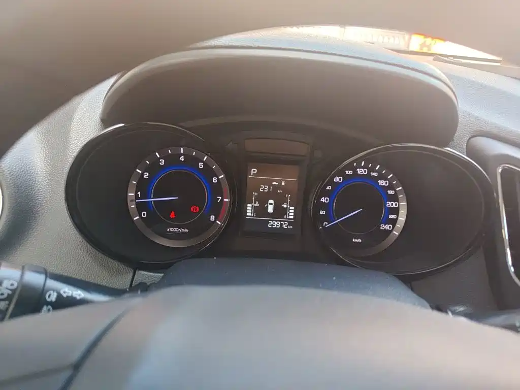 Фото 4 - Changan CS15