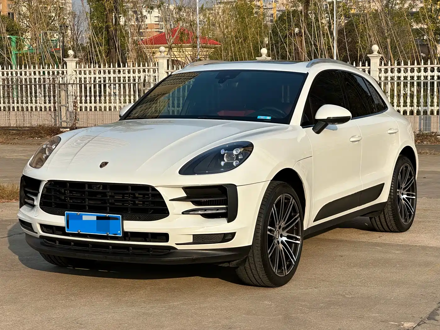 PORSCHE MACAN