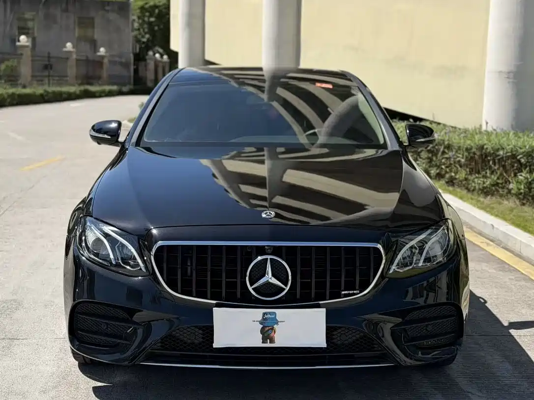 Фото 2 - Mercedes-Benz E-Class