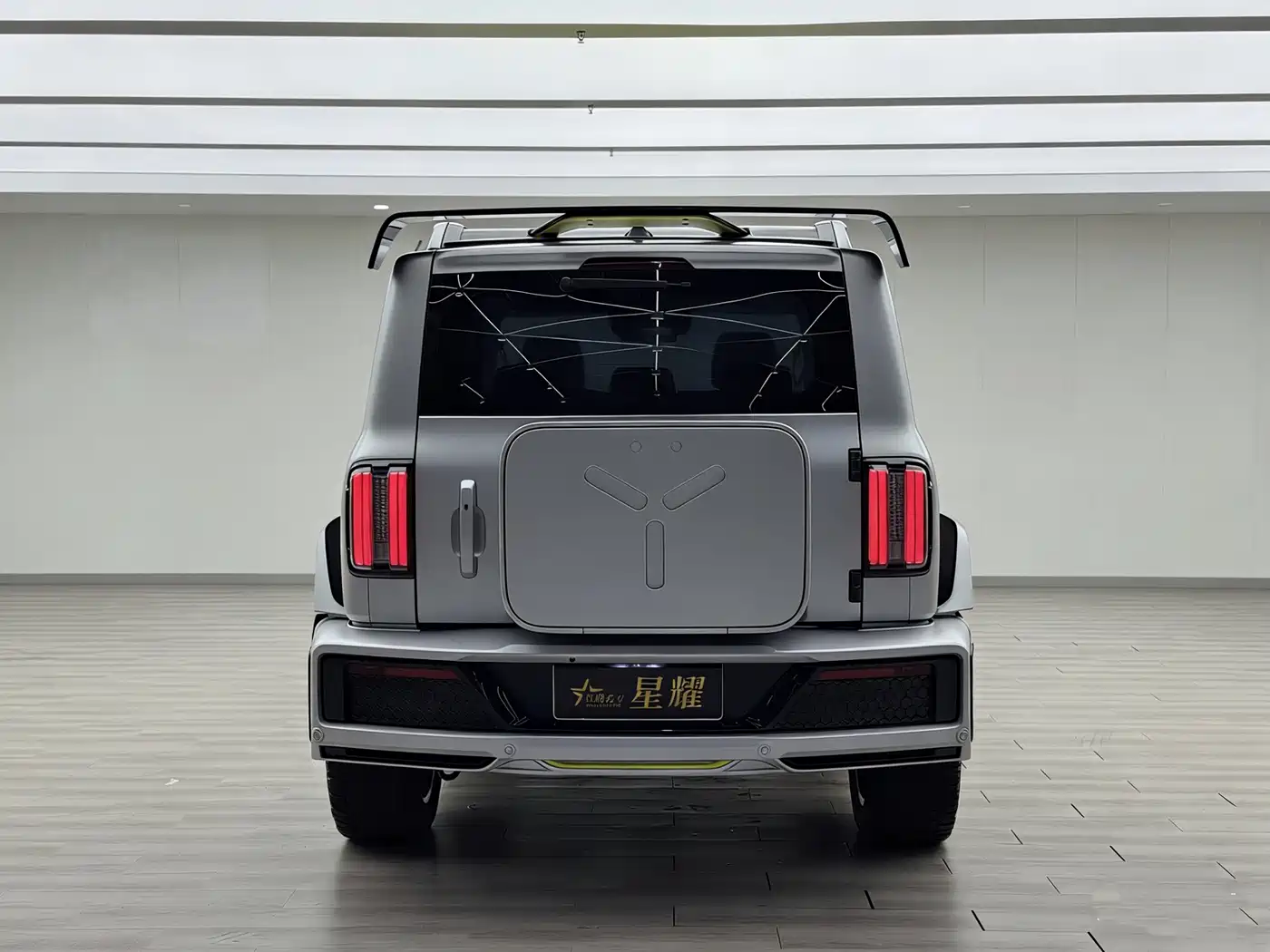 TANK CO CREATION TANK 300