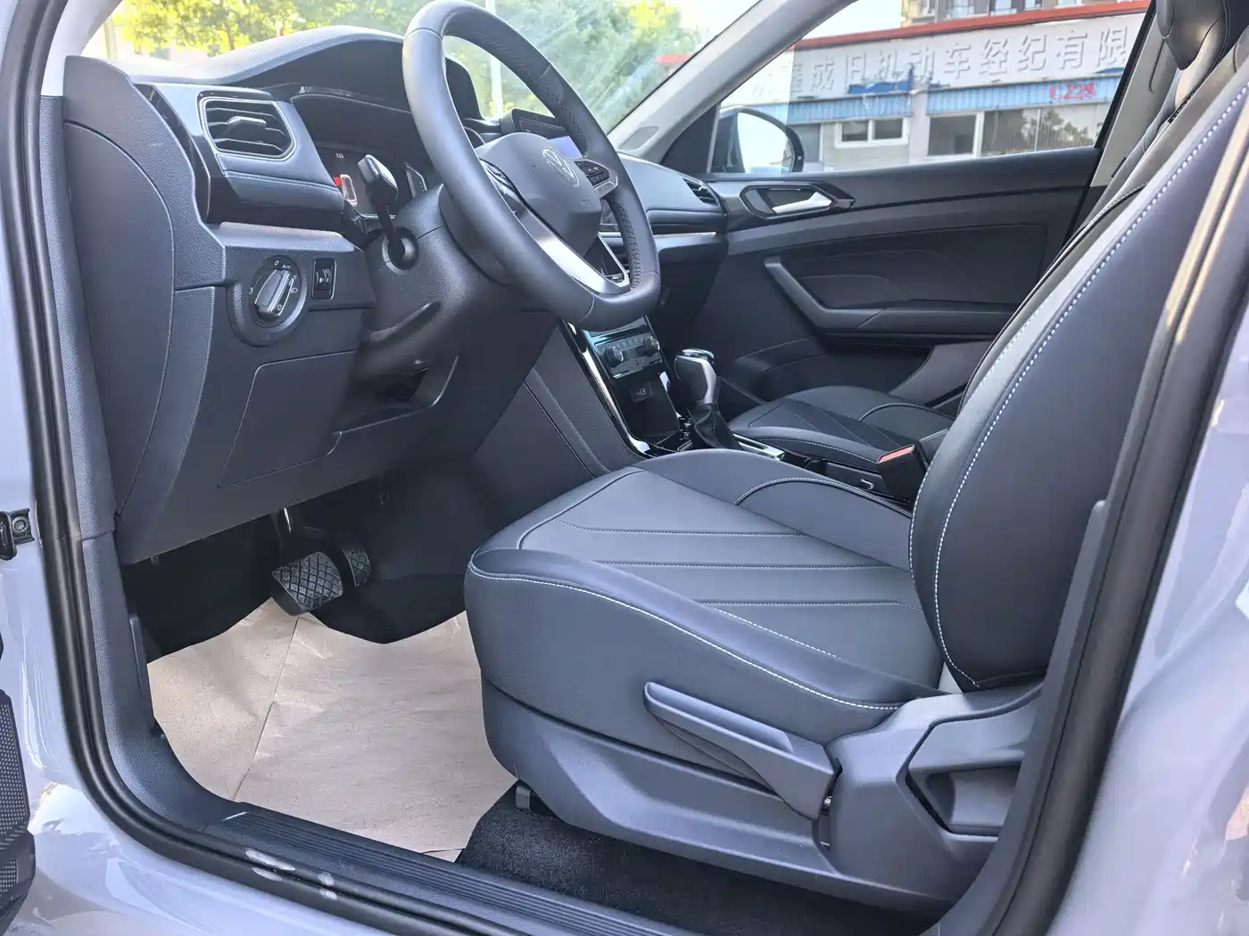 Volkswagen Tharu 2025 New Edge 300TSI Enjoyment Edition фото 4