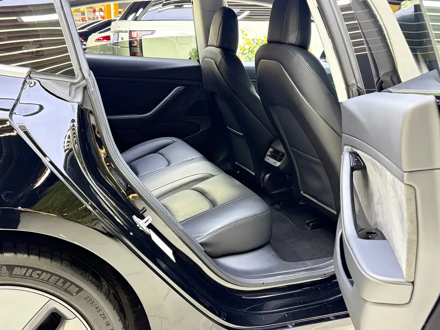 Tesla Model 3 (Import) 2019 2019 Long Range All-Wheel Drive Edition