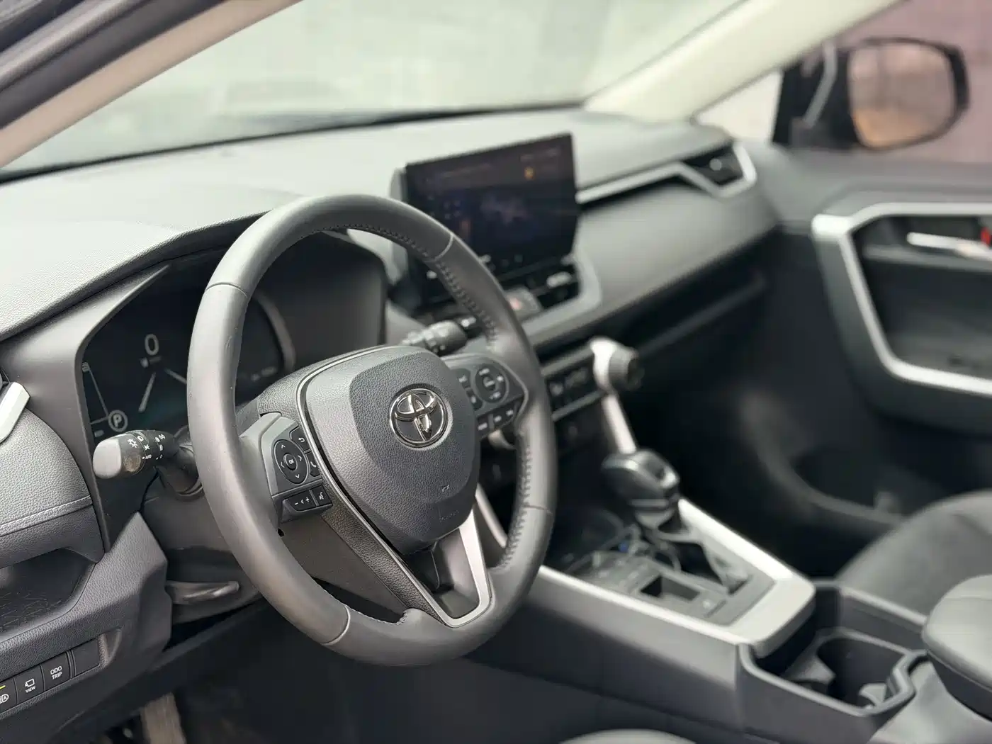 Фото 8 - Toyota RAV4