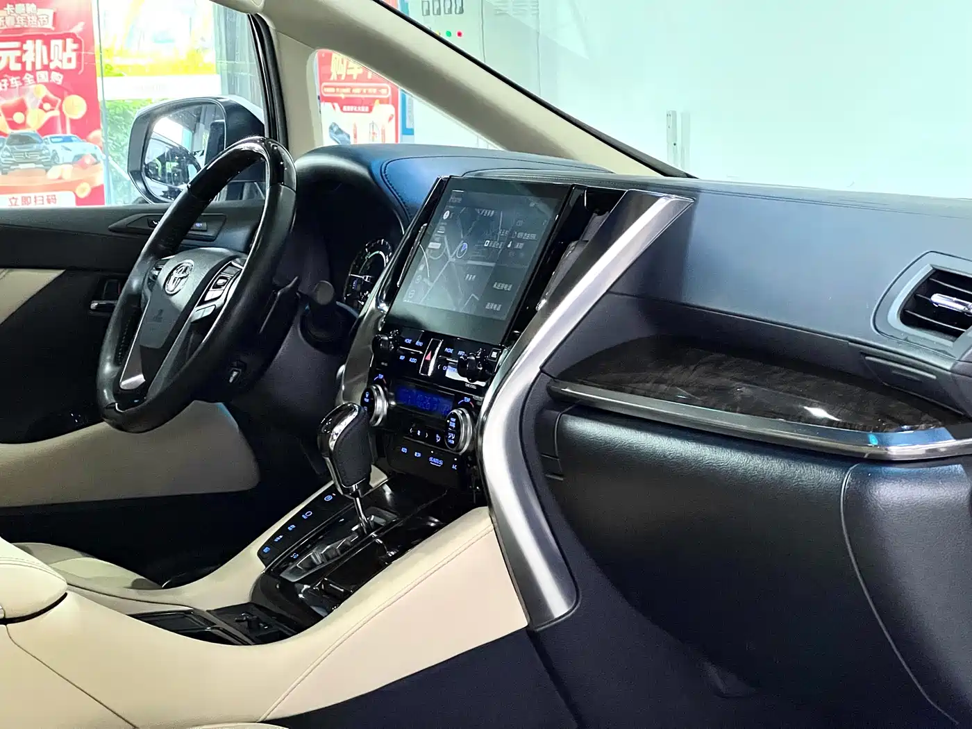 Toyota Alphard 2021 Hybrid 2.5L Luxury фото 29