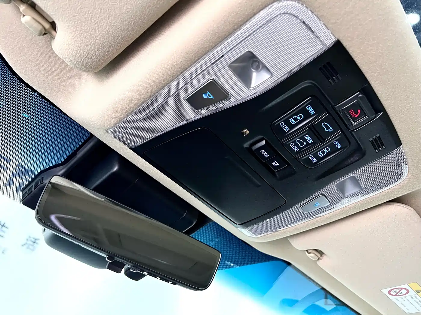 Toyota Alphard 2021 Hybrid 2.5L Luxury фото 30