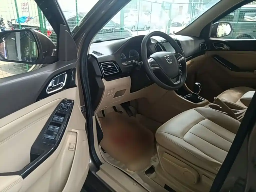 Baojun 730 2015 2015 1.8L Manual Comfort ESP Edition 7-seater