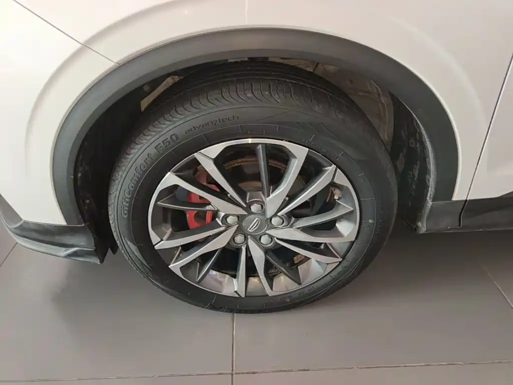 Фото 23 - Geely Coolray
